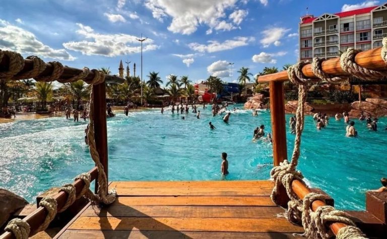 Competição de comer melancia em resort termina em morte de hóspede em SP