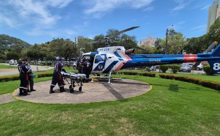 Criança de 2 anos é resgatada de helicóptero após se queimar com água quente no ES