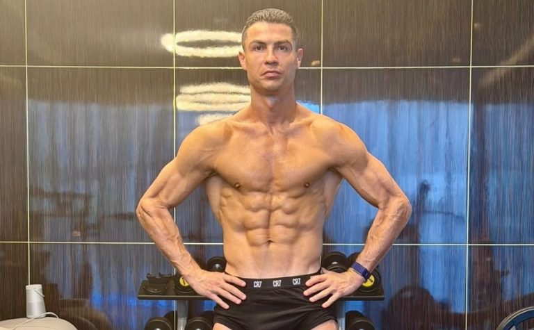 Cristiano Ronaldo exibe físico impressionante aos 40 anos de idade