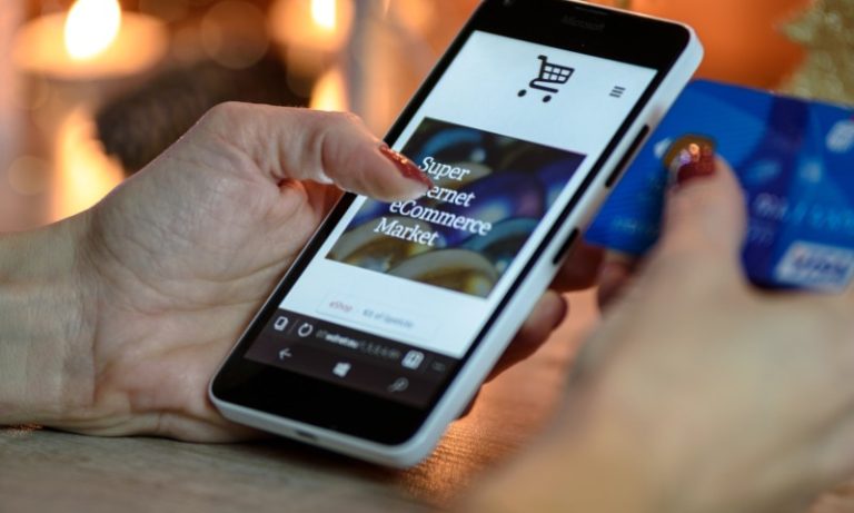 Cyber Monday tem descontos em eletrônicos, móveis e até roupas; veja ofertas