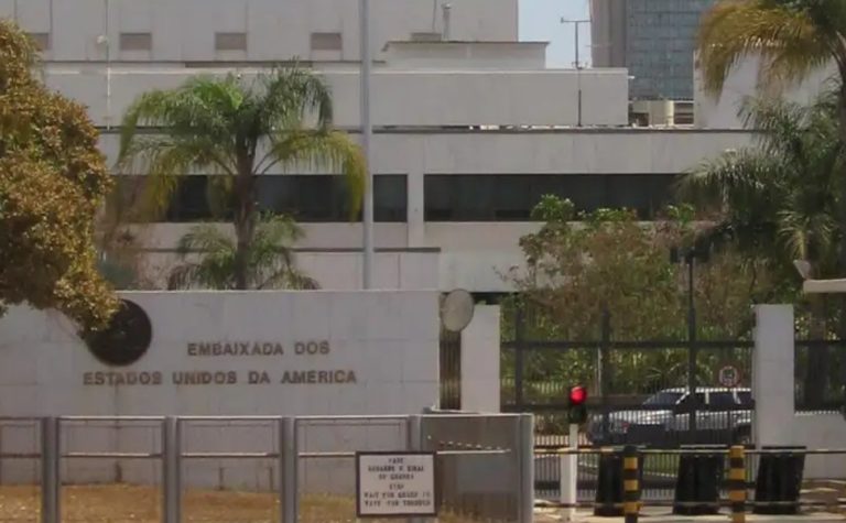 Embaixada dos EUA divulga vídeo em que trata autodeportação como presente de natal