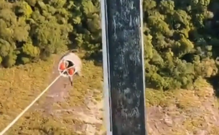 Equipamento de parapente dá problema e piloto precisa ser resgatado em Cariacica