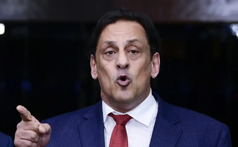 Ex-advogado de Bolsonaro é condenado por injúria racial