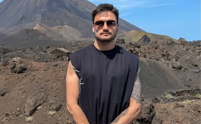 Felipe Neto expõe sofrimento com transtornos mentais
