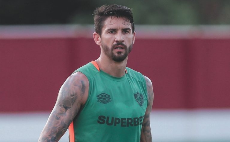 Fluminense avalia saída do atacante Everaldo em 2026