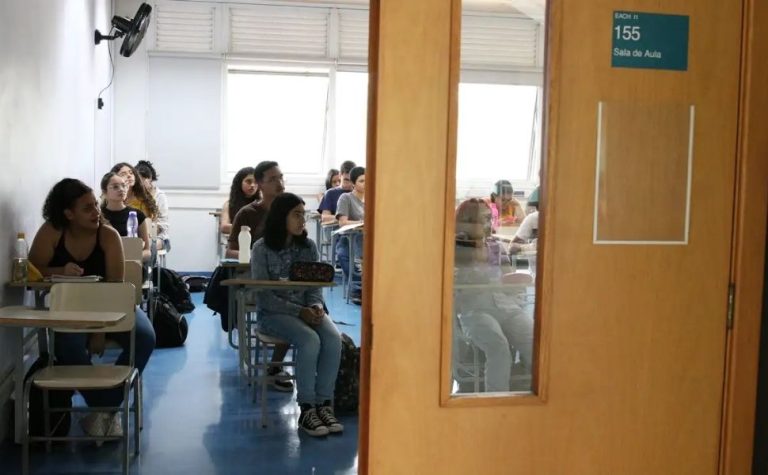 Fuvest divulga lista de aprovados e locais de provas para 2ª fase