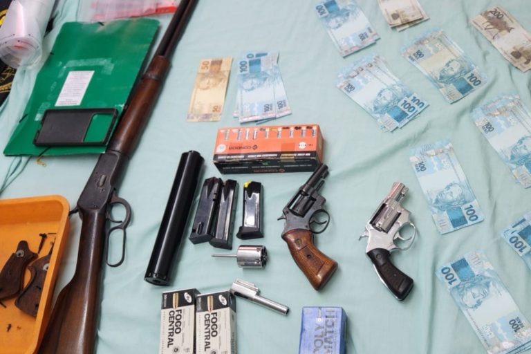 Gaeco faz operação contra tráfico de drogas, armas e vazamento de dados policiais