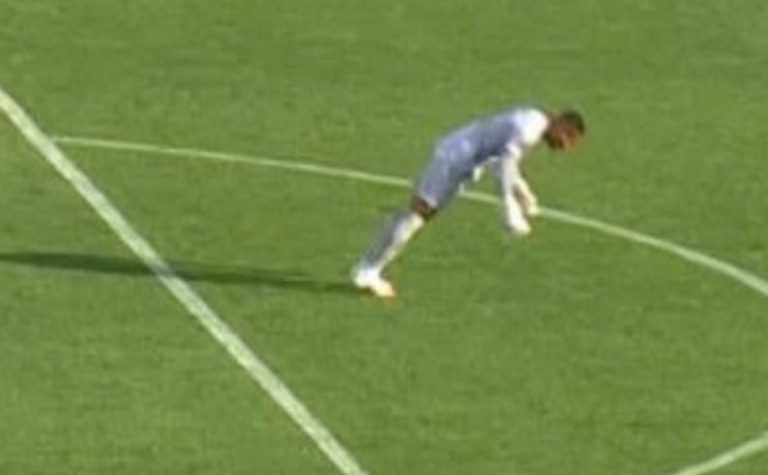 Goleiro do Sudão desmaia em jogo, mas fica em campo