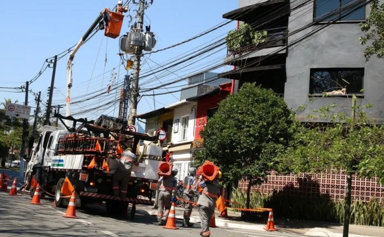 Governos vão acionar agência para romper contrato com Enel