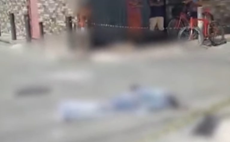 Homem é agredido por população e preso suspeito de matar mulher em Vila Velha