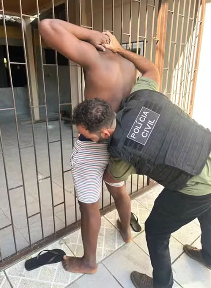 Homem é preso em SC por golpe virtual que usava perfis falsos do ator The Rock para enganar vítimas