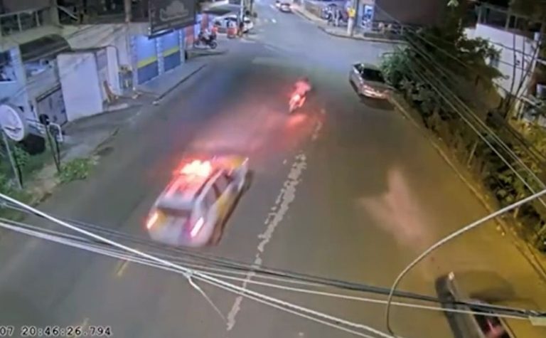 Homem ignora pedido de parada, foge de policiais e é morto após ameaça-los