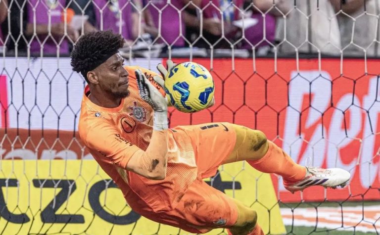 Hugo brilha nos pênaltis, Corinthians bate Cruzeiro e vai à final da Copa do Brasil