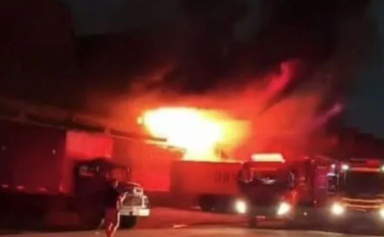 Incêndio de grandes proporções atinge Ceasa no Rio de Janeiro