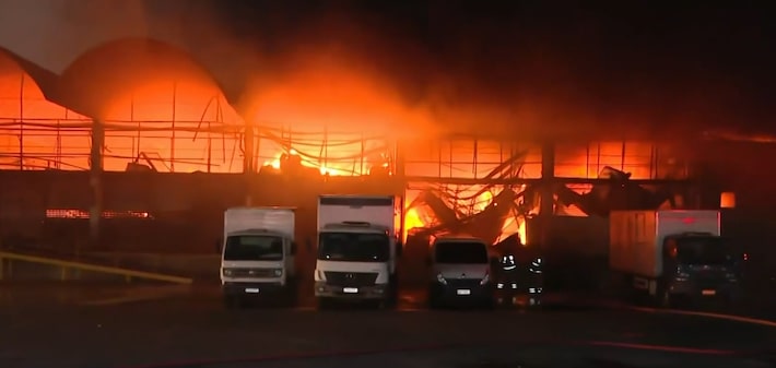 Incêndio que atingiu a Ceasa no Rio de Janeiro destruiu pavilhão; veja imagens