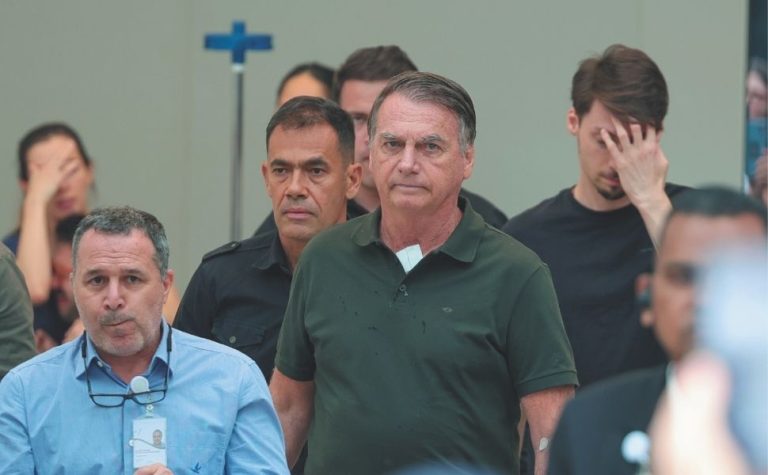 Jair Bolsonaro será internado nesta quarta para passar por cirurgia no Natal