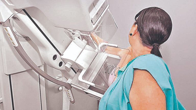Lei garante mamografia pelo SUS para mulheres a partir dos 40 anos