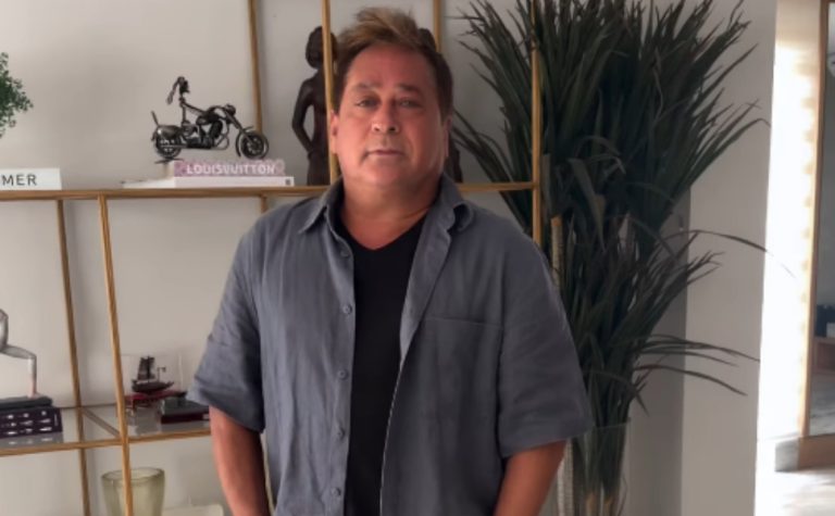 Leonardo comemora alta hospitalar e brinca: ‘Não foi dessa vez’