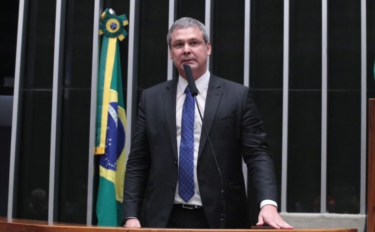 Líder do PT diz que Motta ‘está perdendo as condições’ de presidir a Câmara