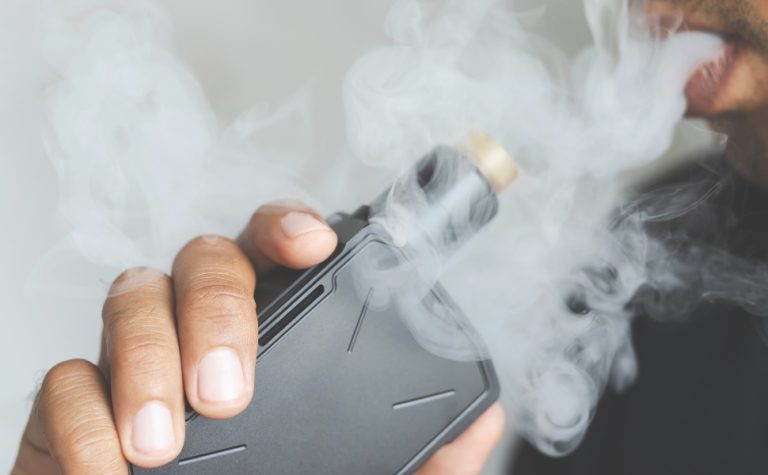 Líquidos dos vapes são tóxicos mesmo antes de serem aquecidos, aponta pesquisa