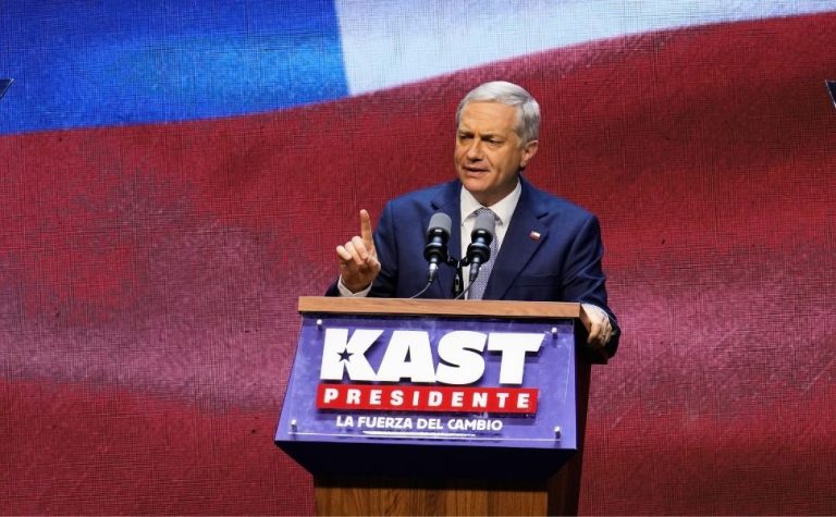 Lula cumprimenta José Antonio Kast por vitória no Chile
