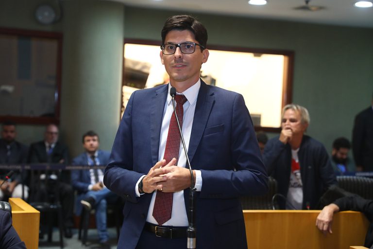 Mazinho formaliza saída do PSDB