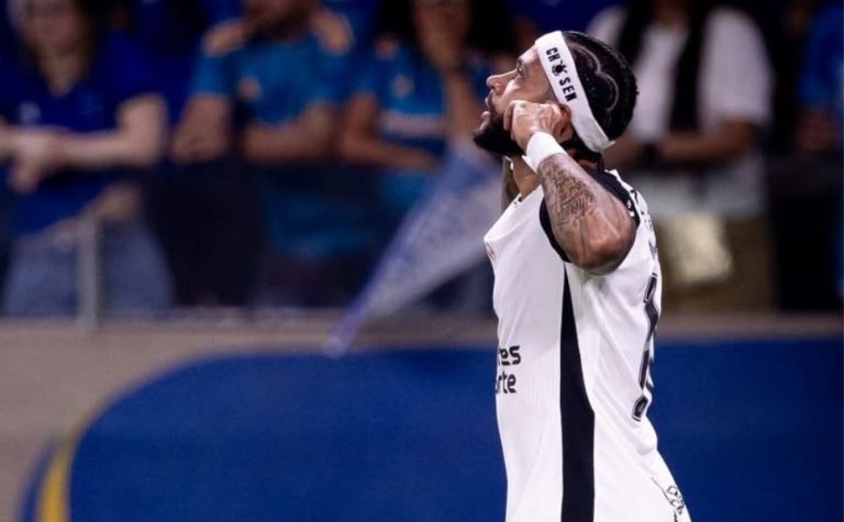Memphis decide, Corinthians bate Cruzeiro e tem vantagem na Copa do Brasil
