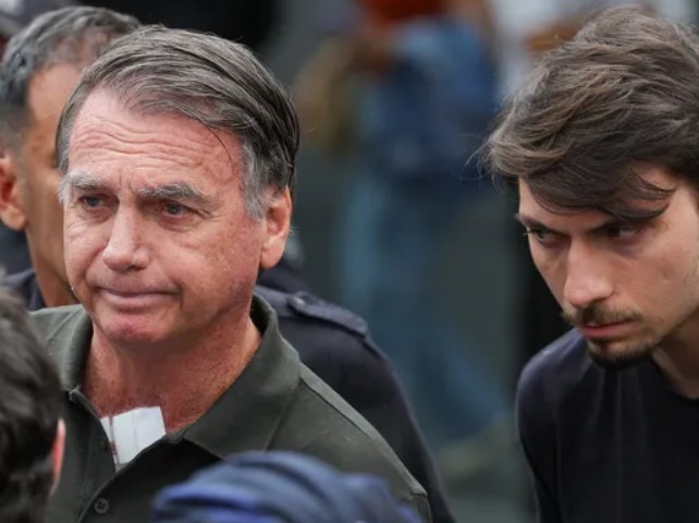 Moraes autoriza internação de Bolsonaro para realização de cirurgia