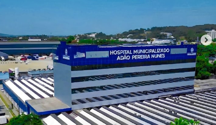 Mulher é morta a facadas na frente dos três filhos em Duque de Caxias, no Rio