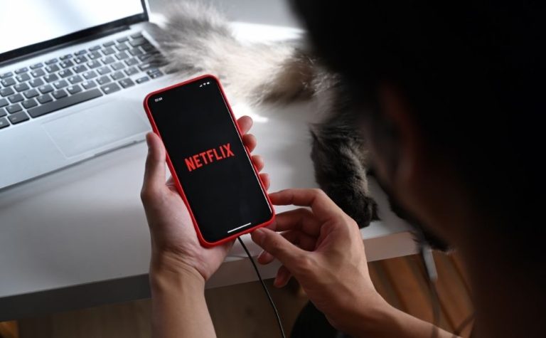 Netflix envia e-mail a assinantes após compra da Warner: ‘por enquanto, nada muda’