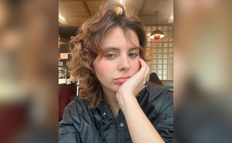 “O preconceito vem de vários lados”, diz Flor Gil sobre sexualidade e carreira