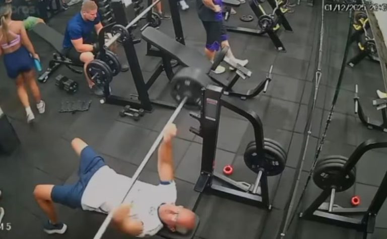 O que é a ‘pegada suicida’, exercício com supino que matou homem em academia