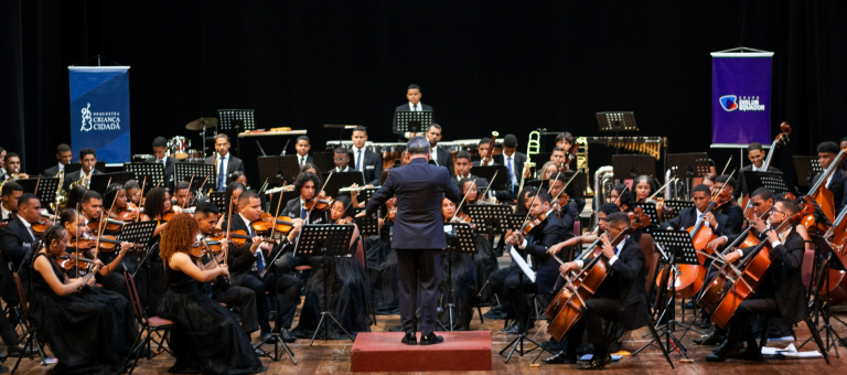 Orquestra Criança Cidadã apresenta Concerto Flutuante de Natal no Recife