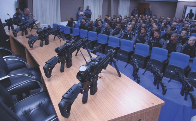 PM recebe 140 fuzis para ajudar no combate ao crime