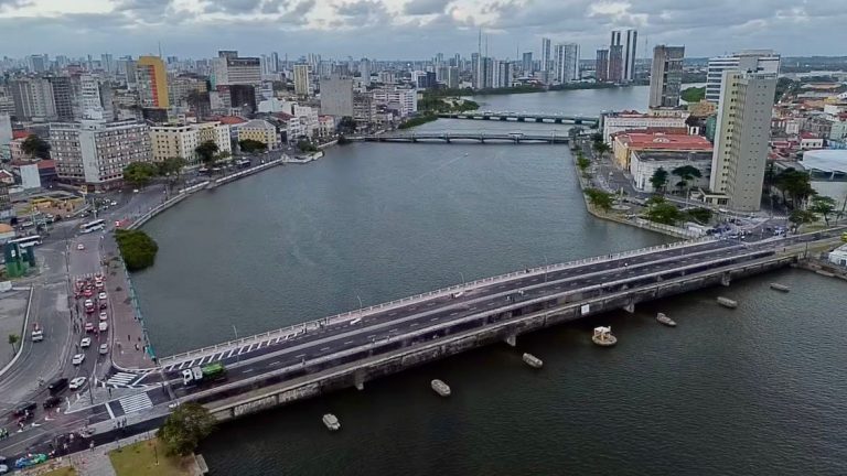 Ponte Giratória já está aberta ao trânsito no Bairro do Recife