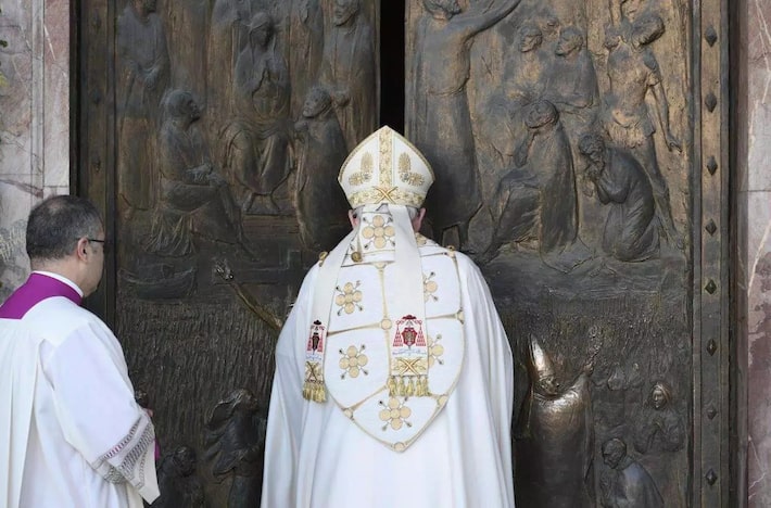Por que multidão de fiéis tem se dirigido ao Santuário de Aparecida nos últimos dias do ano