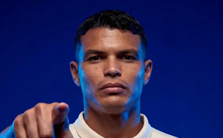 Porto anuncia contratação do zagueiro brasileiro Thiago Silva