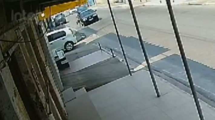 Preso suspeito de tentar matar a própria filha ao arrastá-la com carro em movimento