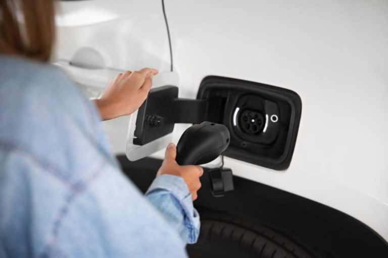 Primeira edição do Fest Mobilidade reúne bikes e carros elétricos em Vila Velha