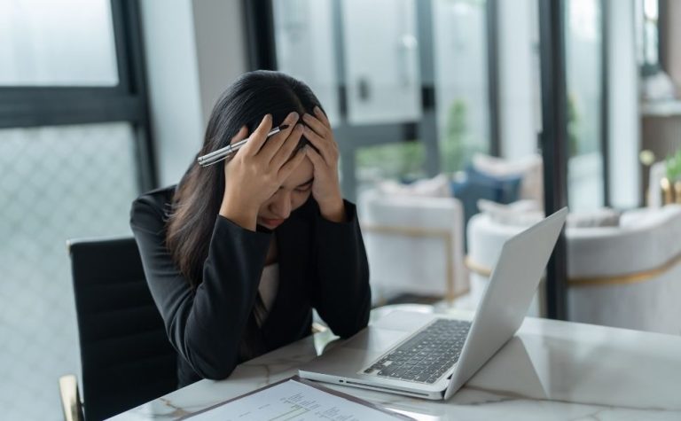 Quase metade das mulheres no Brasil se sente desrespeitada, diz pesquisa