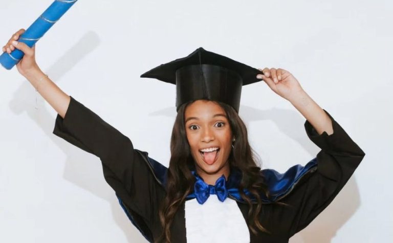 Rayssa Leal termina escola e diz que quer ser empresária
