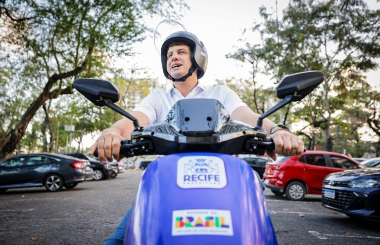 Recife firma convênio para oferecer 800 veículos elétricos a entregadores por app