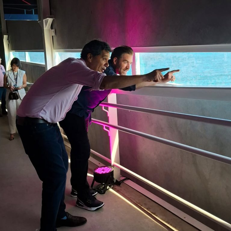 Renzo mais próximo ao governo?