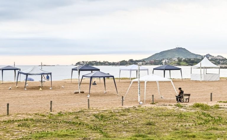Reserva de tendas para passar o réveillon em Camburi começam nesta segunda