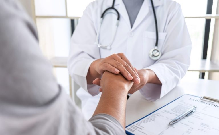 Resultado do primeiro exame para estudantes de medicina, o Enamed, sai nesta sexta