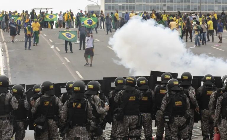 STF forma maioria para condenar cinco PMs do DF a 16 anos pelo 8/1
