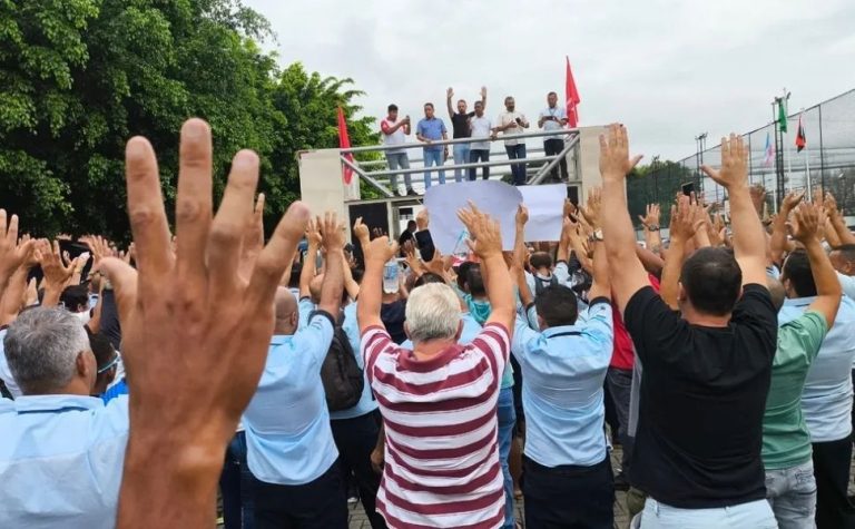 Sindicato de motoristas do Transcol aprova estado de greve e indica paralisação