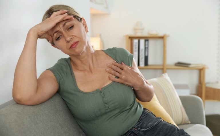 Sintomas da menopausa pioram durante o verão; veja dicas para reduzir o desconforto