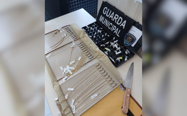 Suspeito rende funcionárias, rouba R$ 100 mil em joias e é preso em Vila Velha