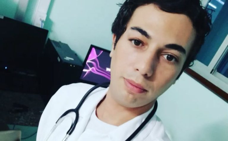 VÍDEO | Técnico de enfermagem é morto a facadas dentro de apartamento na Serra